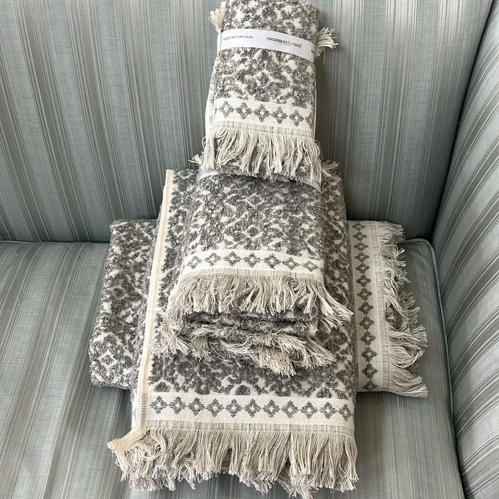 2 sets of gorgeous fringed bath towels by Mi Casa Es Tu Casa - NWT